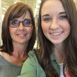 Meet your Posher, Mona