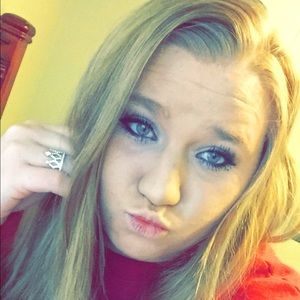 Meet your Posher, Madeline