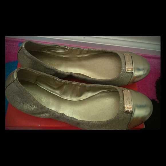 SOLD!!!!Brand new coach flat shoes