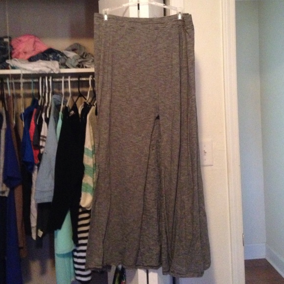 Cute grey maxi skirt •Will Take Best Offer•