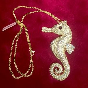 💦Seahorse Brooch/Pendant in Goldtone💦