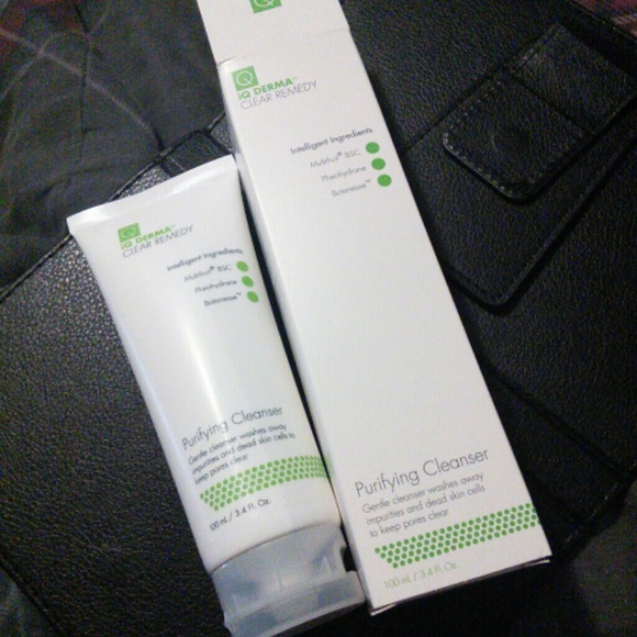 IQ Derma Purifying Cleanser *New*