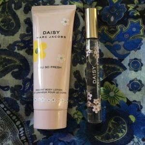 Daisy Marc Jacobs EAU Lotion & Rollerball Perfume
