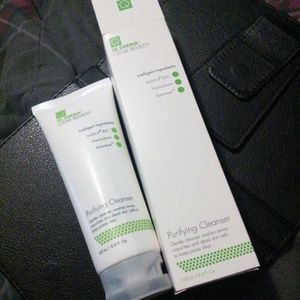 IQ Derma Purifying Cleanser New