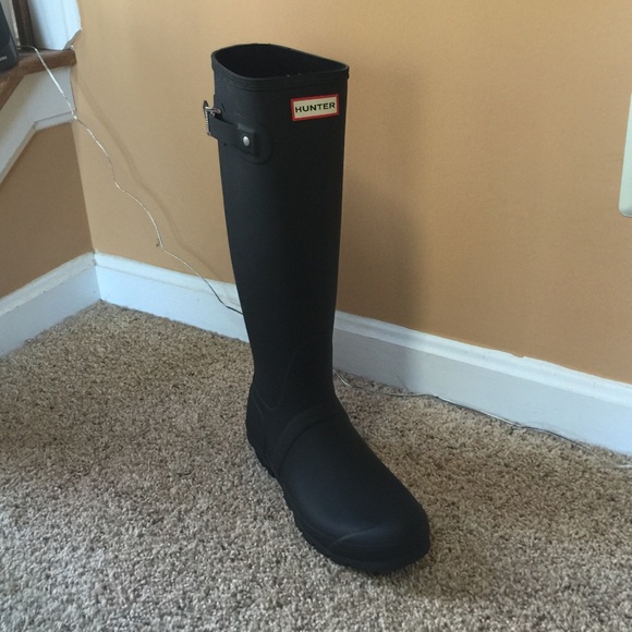 BRAND NEW, never worn matte black Hunter boots sz8