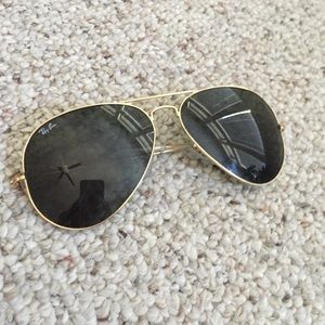 Authentic Ray Ban aviator sunglasses w/ gold frame