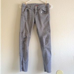 Low rise skinny jeans