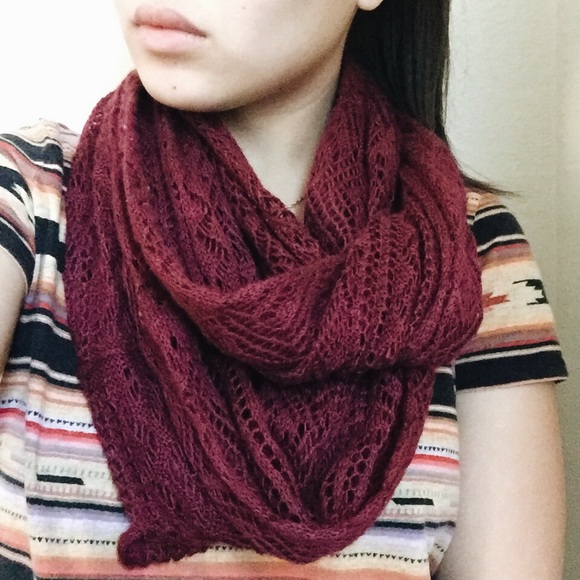 SOLD ✨Maroon Infinity or Circle Scarf - Picture 1 of 2