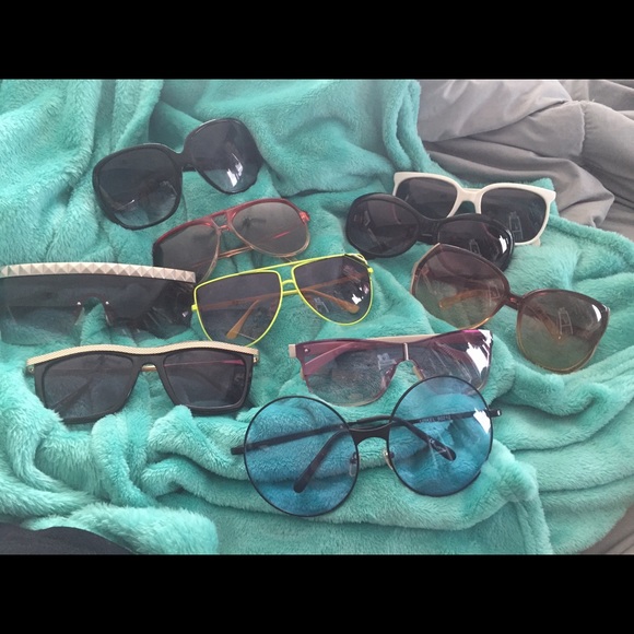 Bundle lot of 10 pairs of sunglasses