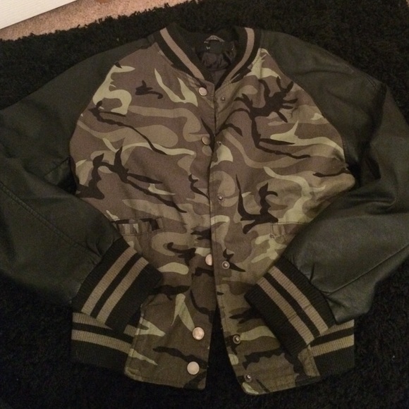 Camo print with faux leather sleeves bomber jacket