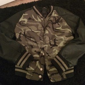 Camo print with faux leather sleeves bomber jacket
