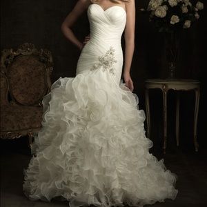 Ivory Mermaid Wedding Gown