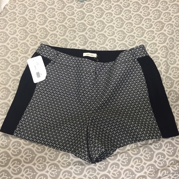 sis • sis black and white print shorts - Picture 2 of 4
