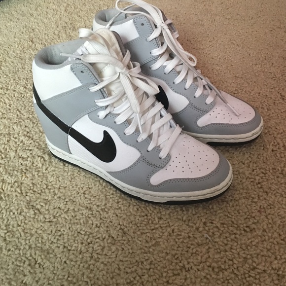 Nike wedge tennis shoes