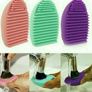Brush egg makeup brush cleaner