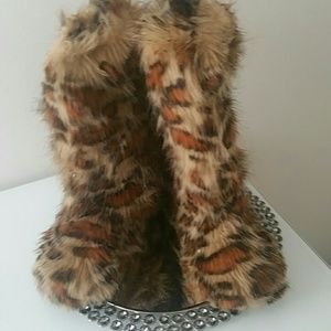 Fluffy wuffy shoes(Snooki shoes) (Tracey Demarco)