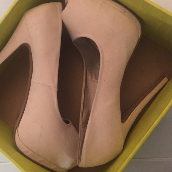 heels!! 😍 - Picture 3 of 3