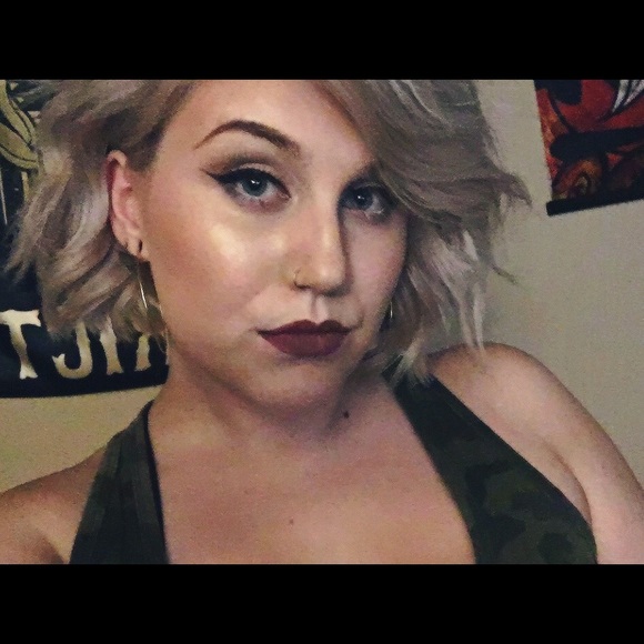 Meet your Posher, Alexandra - Picture 1 of 1