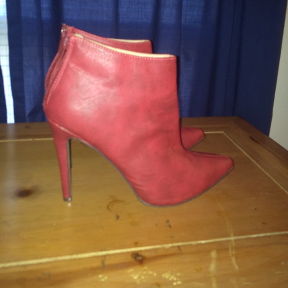 Womens hills. Size 11 . Authentic shoes. . DSW