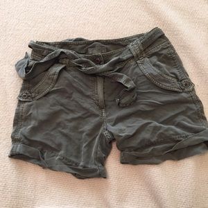 Cotton On green cargo shorts - sz. 4 - worn once
