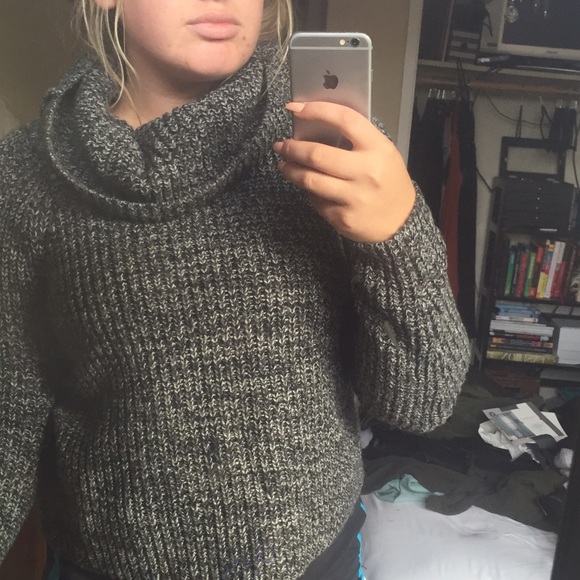 Comfy Black and White Turtleneck Cropped Sweater