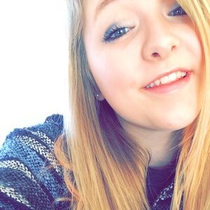 Meet your Posher, Courtney