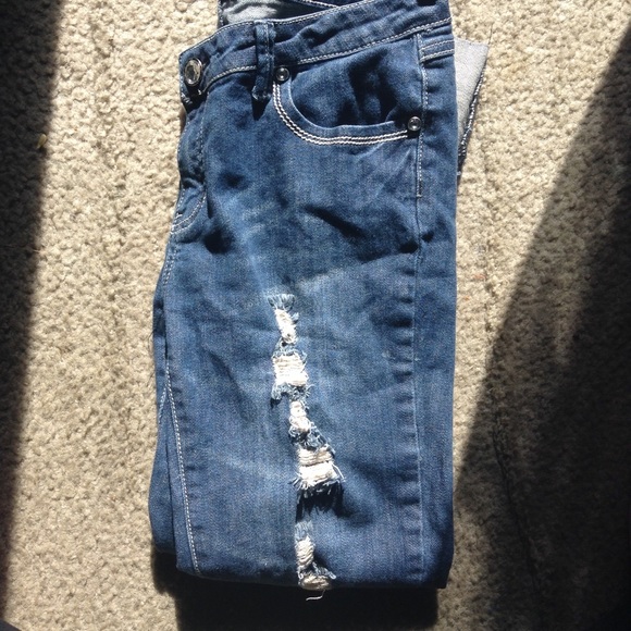 Ripped Capri jeans