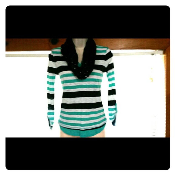 🔵 Long sleeve shirt & Scarf
