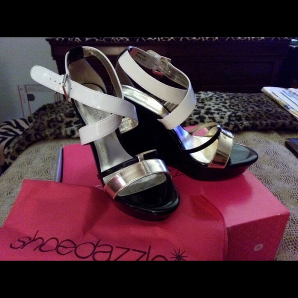 Shoedazzle 5" Wedges patent leather - Picture 1 of 3