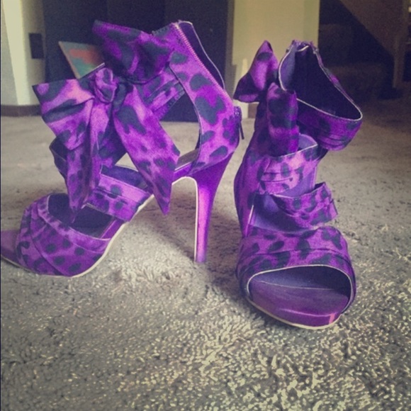 Super sassy leopard heels!