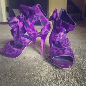 Super sassy leopard heels!