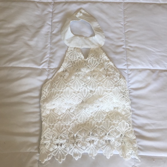 🚫SOLD🚫 White lace crop top