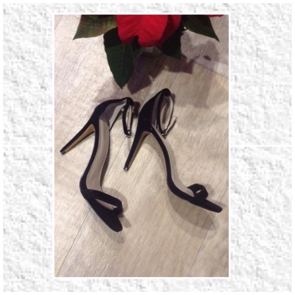 Express Shoes - HP✨Express Ankle Strap Heels