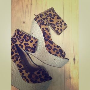 Cheetah print wedges😸