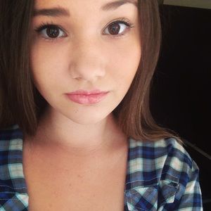 Meet your Posher, Chloe