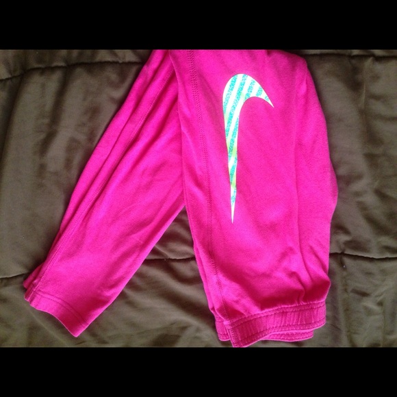 Hot pink nike leggings