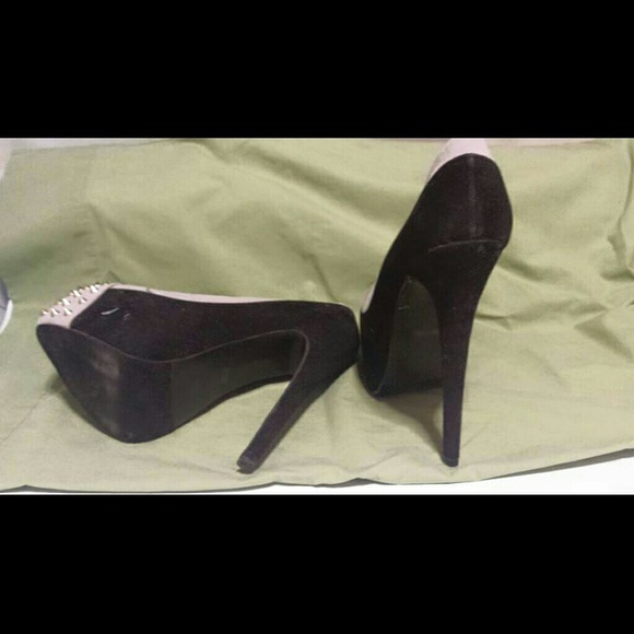 heels - Picture 2 of 2