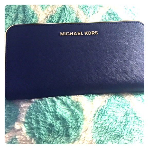TEMP PRICE DROPP!! Micheal kors wallet - blue