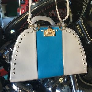 Super cute purse! Really nice!