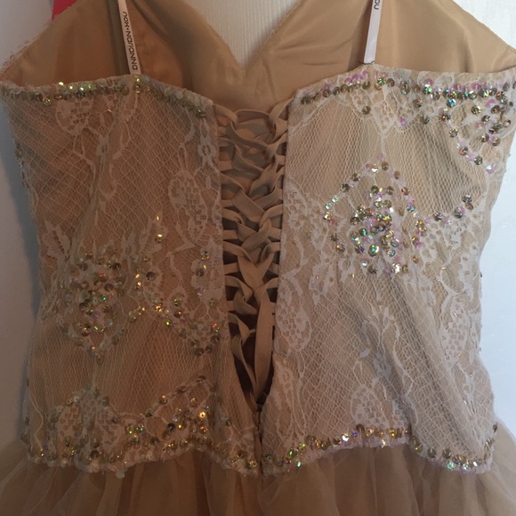 Formal dress - Picture 2 of 4