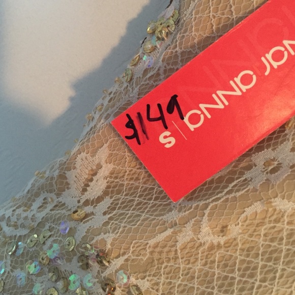 Formal dress - Picture 3 of 4