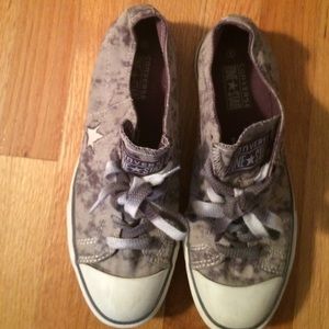 Grey converse!