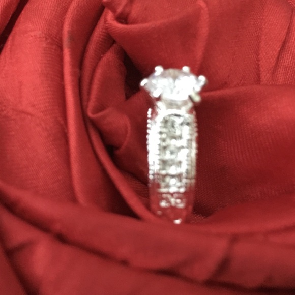 City Roc Stunning Ring - Picture 3 of 3