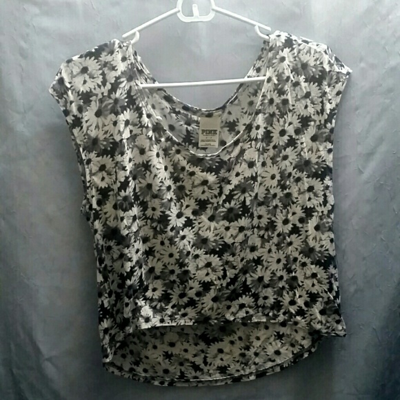 Black & white floral patterned crop top