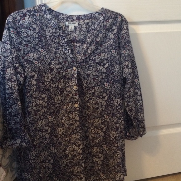Old navy print shirt