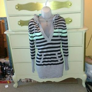 V-Neck light weight Hooded sweater