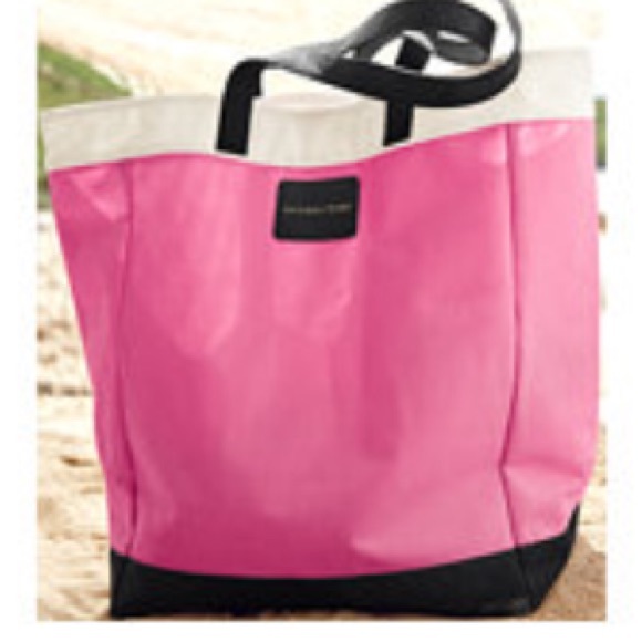 Victoria's Secret Handbags - ❤️ VICTORIA'S SECRET BEACH WEEKENDER TOTE BAG 😍