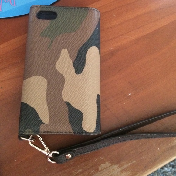 iPhone 5 Michael kors wristlet - Picture 3 of 3