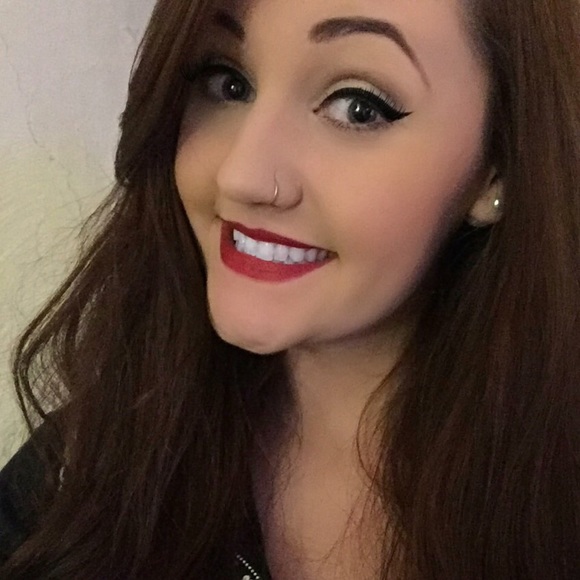 Meet your Posher, Haley - Picture 3 of 4