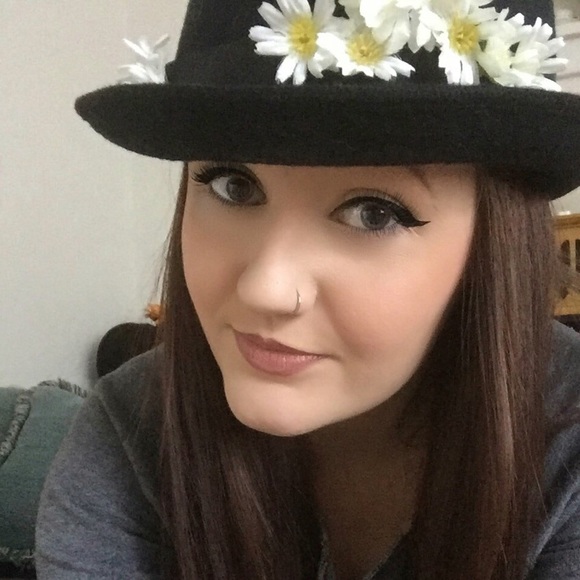 Meet your Posher, Haley - Picture 4 of 4